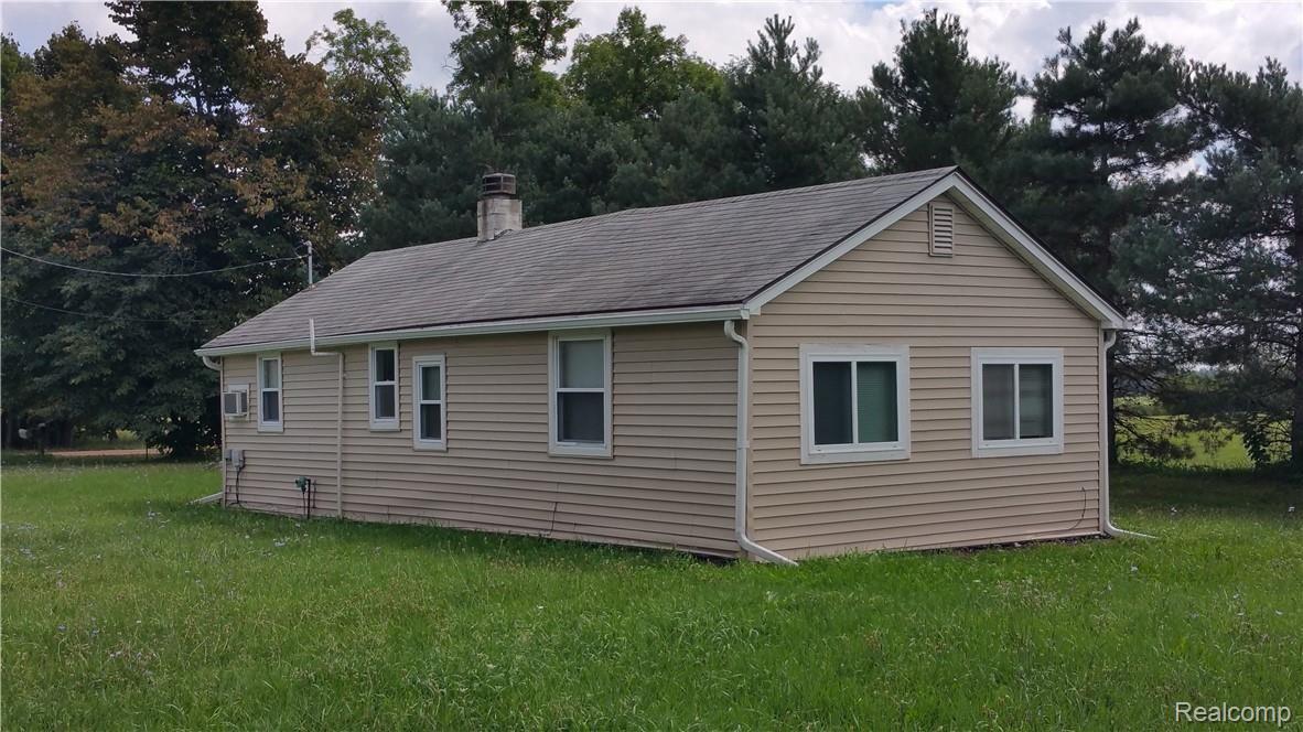 689 Pennell Road Imlay City, MI 48444 - Photo 4 of 16 20180904_132919.jpg