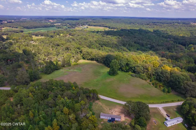 a view of a lake from a yard