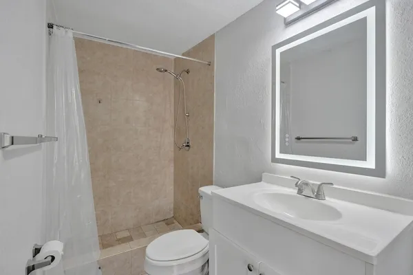 $1,800 | 234 Northeast 14th Avenue, Unit 2, Pompano Beach, FL 33060