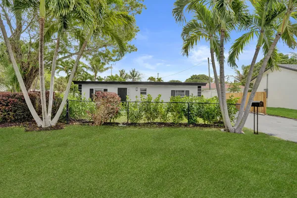 $1,800 | 234 Northeast 14th Avenue, Unit 2, Pompano Beach, FL 33060