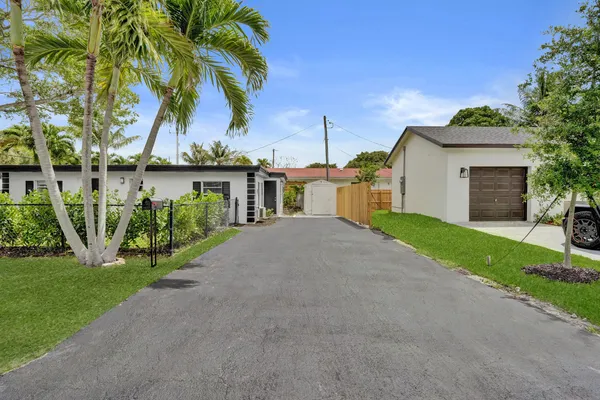 $1,800 | 234 Northeast 14th Avenue, Unit 2, Pompano Beach, FL 33060