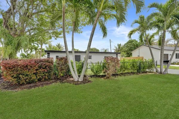 $1,800 | 234 Northeast 14th Avenue, Unit 2, Pompano Beach, FL 33060