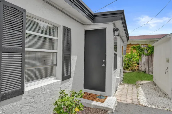 $1,800 | 234 Northeast 14th Avenue, Unit 2, Pompano Beach, FL 33060