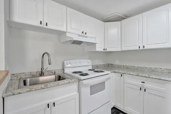 $1,800 | 234 Northeast 14th Avenue, Unit 2, Pompano Beach, FL 33060