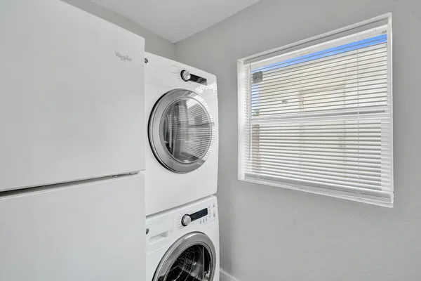 $1,800 | 234 Northeast 14th Avenue, Unit 2, Pompano Beach, FL 33060