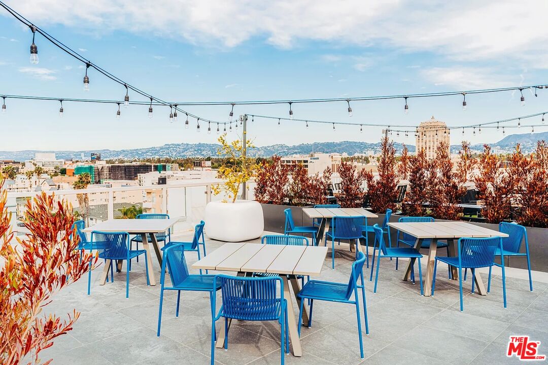 700 South Manhattan Place, Unit 513 Los Angeles, CA 90005 - Photo 8 of 9 a view of a dining room with furniture and chandelier