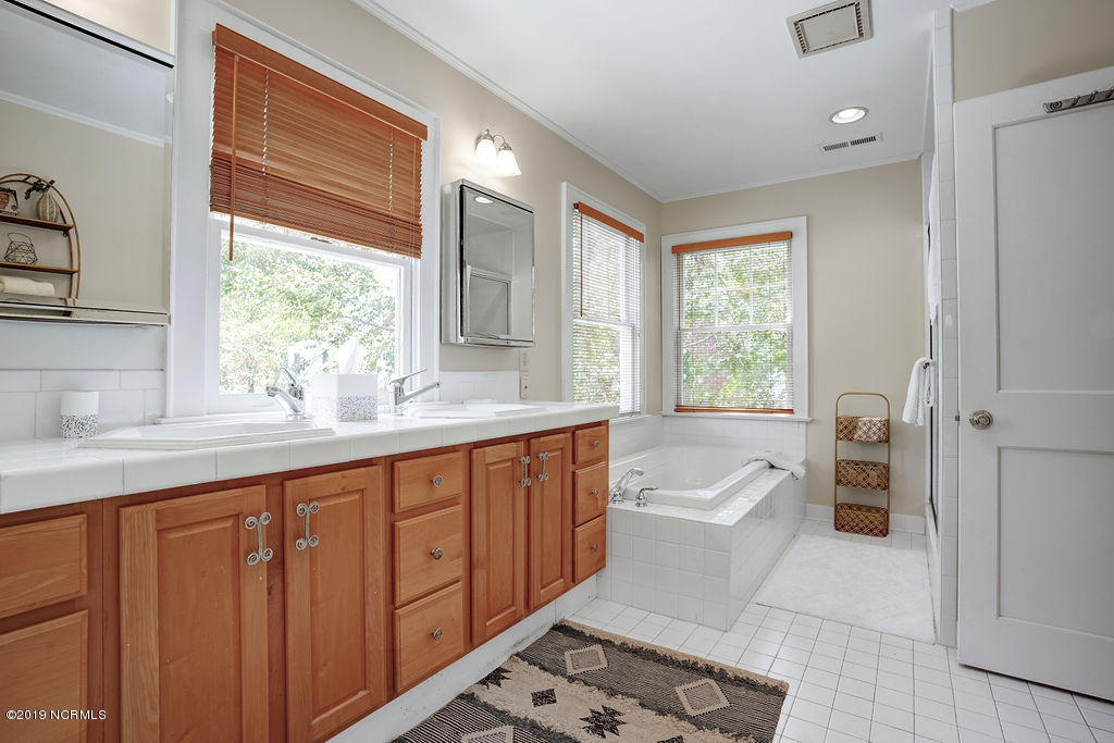 1307 Country Club Road Wilmington, NC 28403 - Photo 23 of 36 1307CountryClubRoad-25