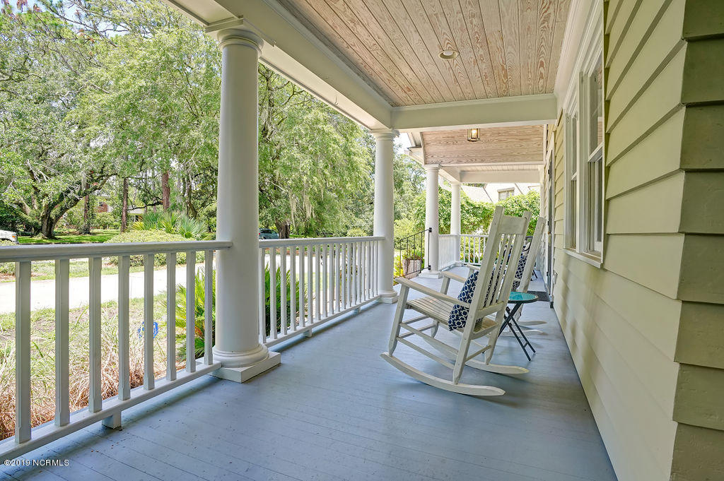 1307 Country Club Road Wilmington, NC 28403 - Photo 3 of 36 1307CountryClubRoad-05