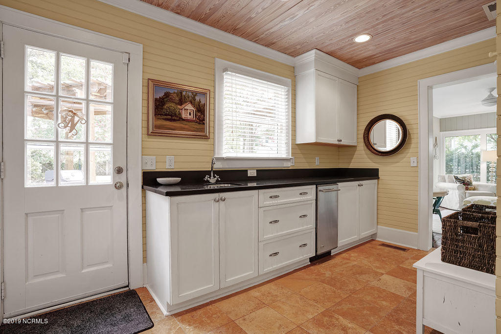 1307 Country Club Road Wilmington, NC 28403 - Photo 9 of 36 1307CountryClubRoad-20