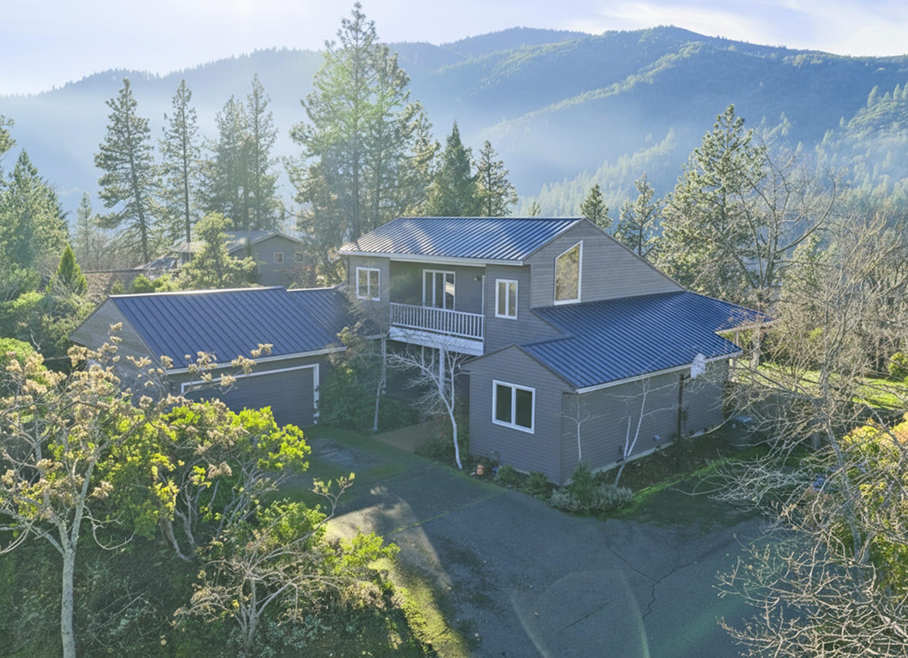 143 Ridge Road Ashland, OR 97520 - Photo 2 of 60 ApxRR00004