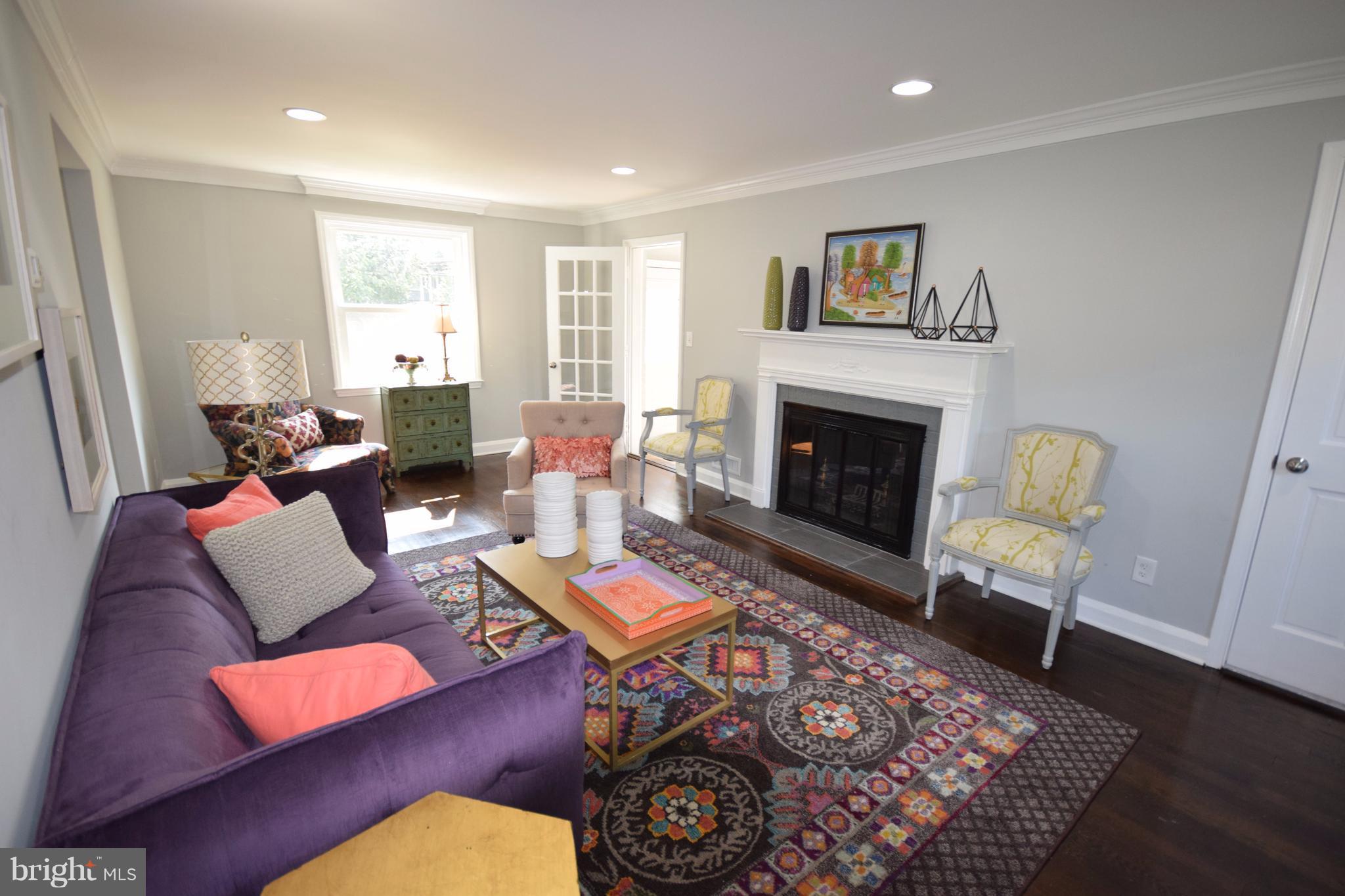 912 Locustvale Road Towson, MD 21204 - Photo 5 of 25 Living Room