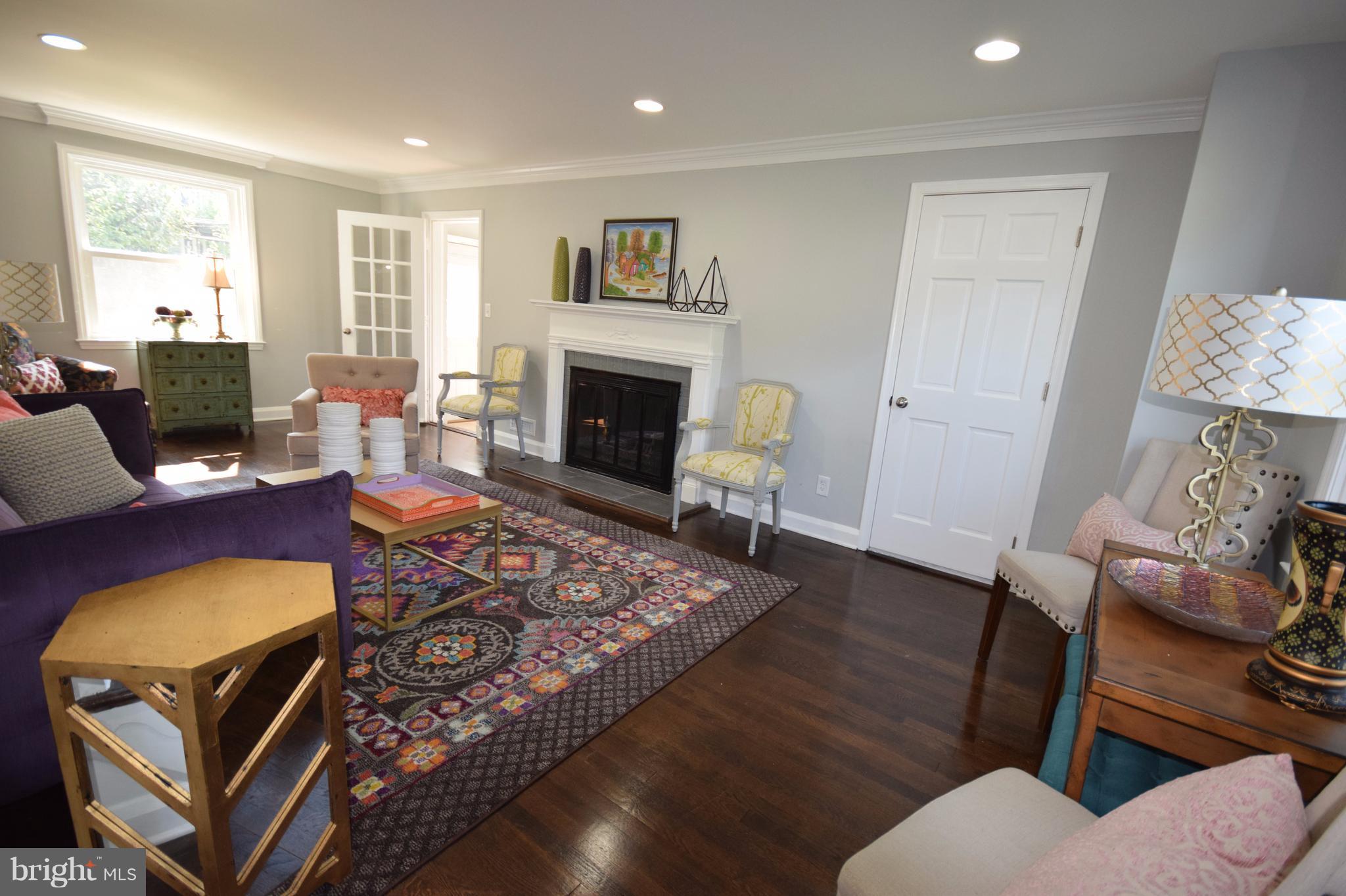 912 Locustvale Road Towson, MD 21204 - Photo 7 of 25 Living Room