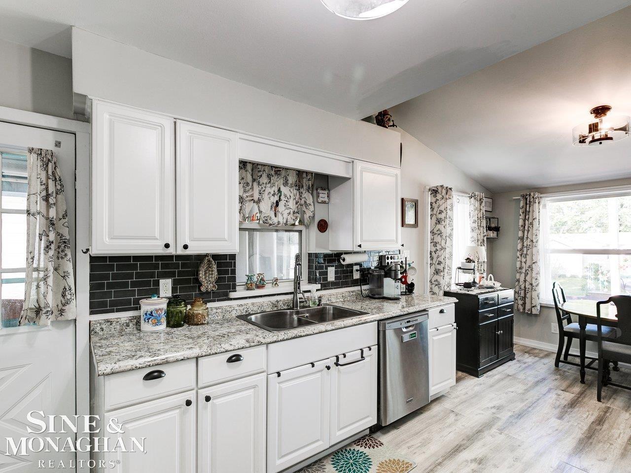 149 Kenyon Road Algonac, MI 48001 - Photo 10 of 37 50175142-b90abe61-a0fc-4a8e-b1c9-4acb2ce9e03f.JPG