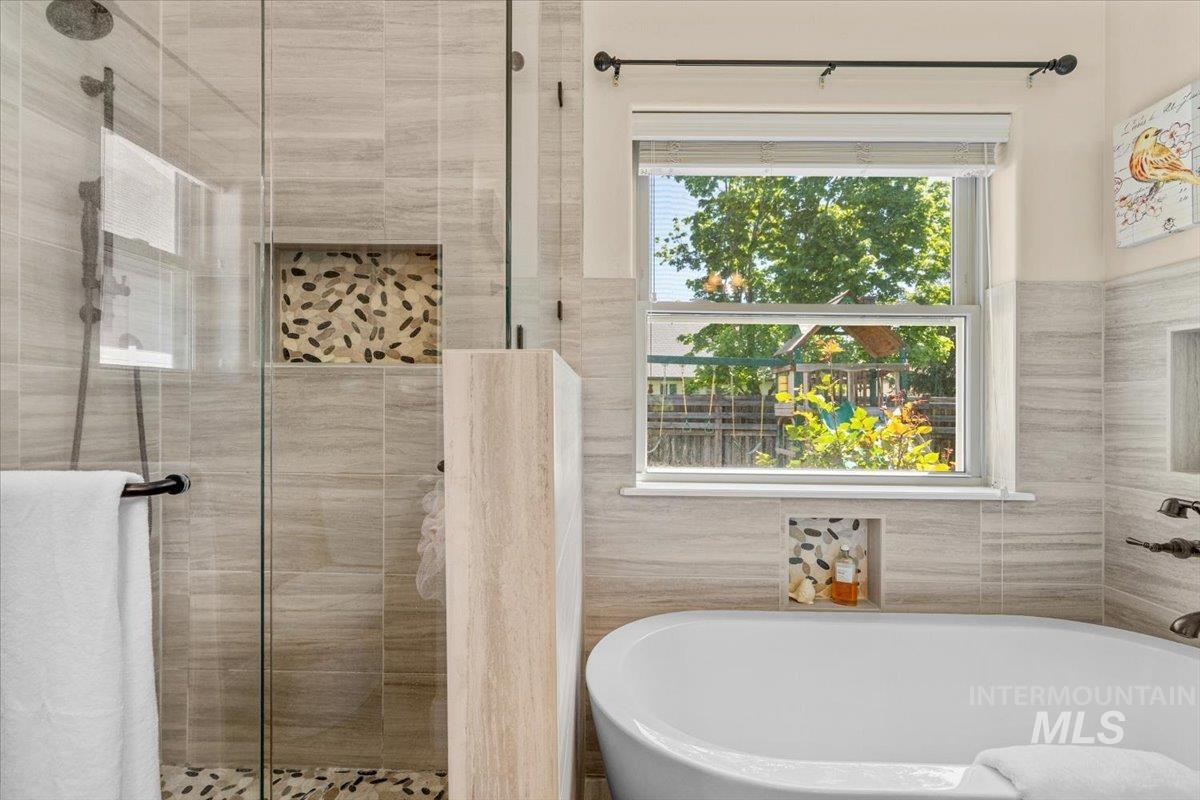4154 North Tipton Avenue Meridian, ID 83646 - Photo 25 of 50 Freestanding soaking tub complemented by a glass-enclosed shower