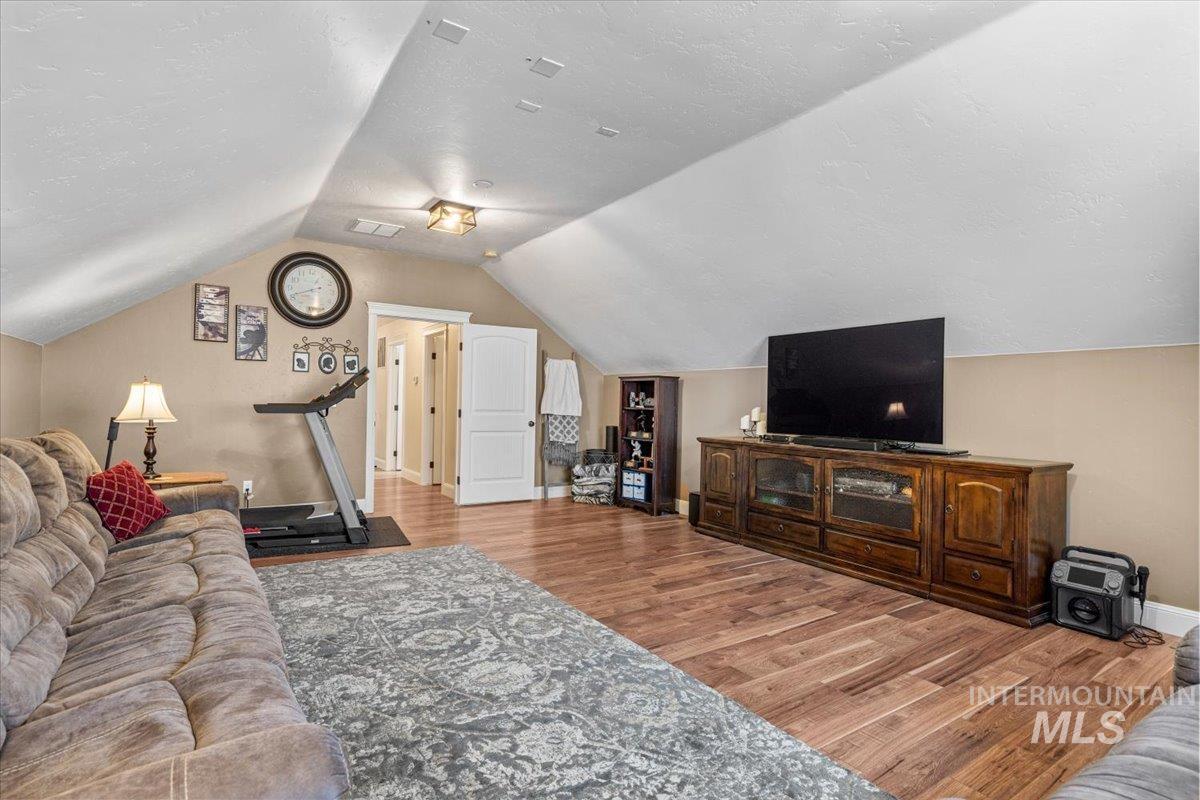 4154 North Tipton Avenue Meridian, ID 83646 - Photo 42 of 50 Spacious bonus room featuring wood-finish flooring, neutral wall tones, and sloped ceilings