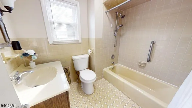 $459,900 | 526 Spruce Street, Roselle Park, NJ 07204