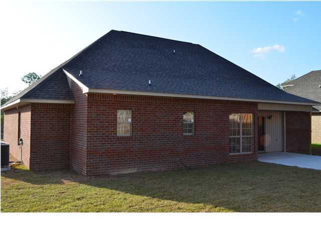 4584 Hermosa Road Crestview, FL 32539 - Photo 4 of 12 a backyard of a house