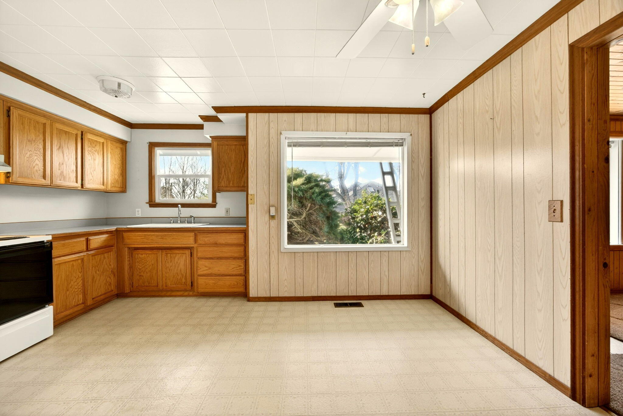 3363 Lone Pine Road Medford, OR 97504 - Photo 11 of 38 lp12