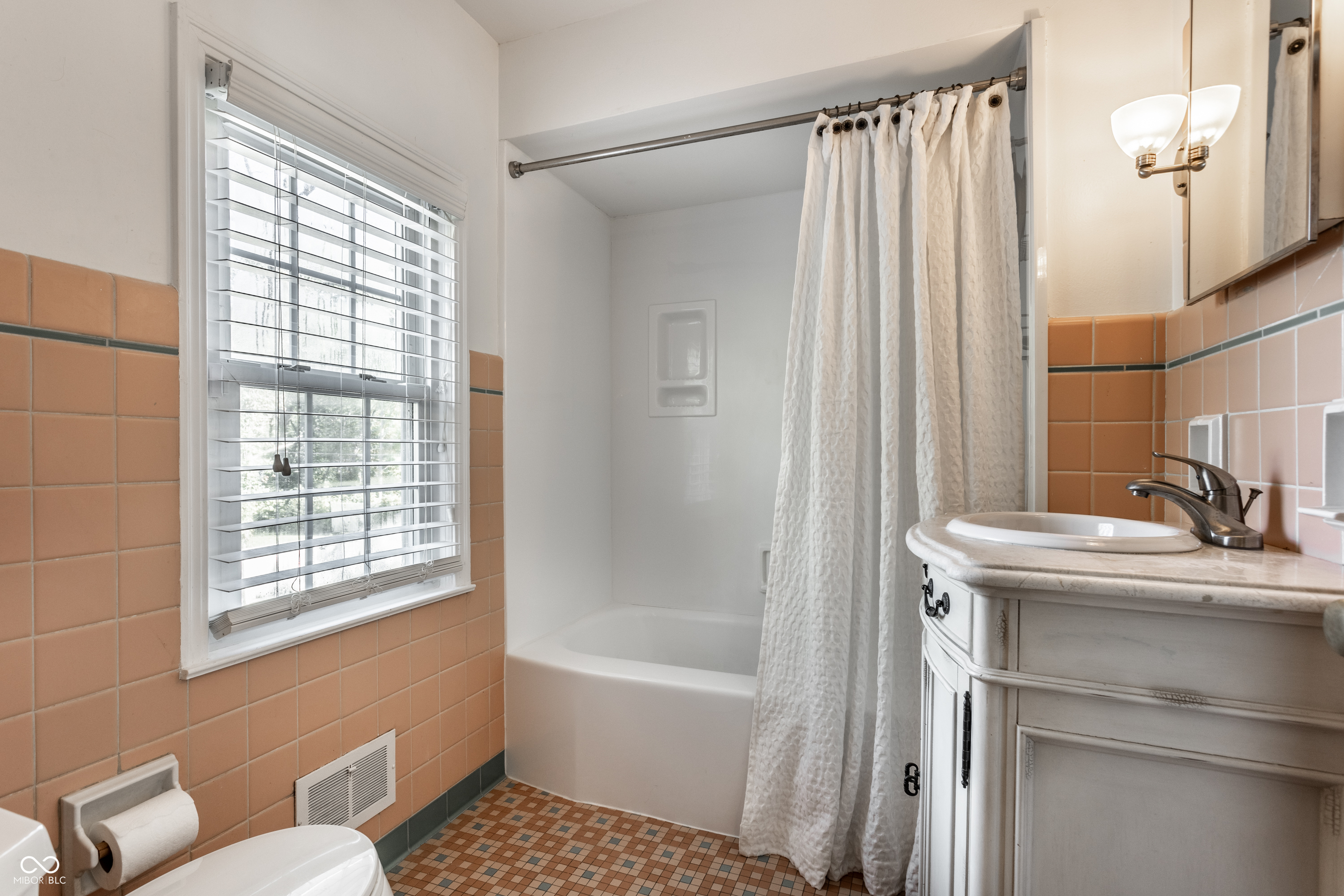 8855 Spring Mill Road Indianapolis, IN 46260 - Photo 28 of 41 Gallery Image 28