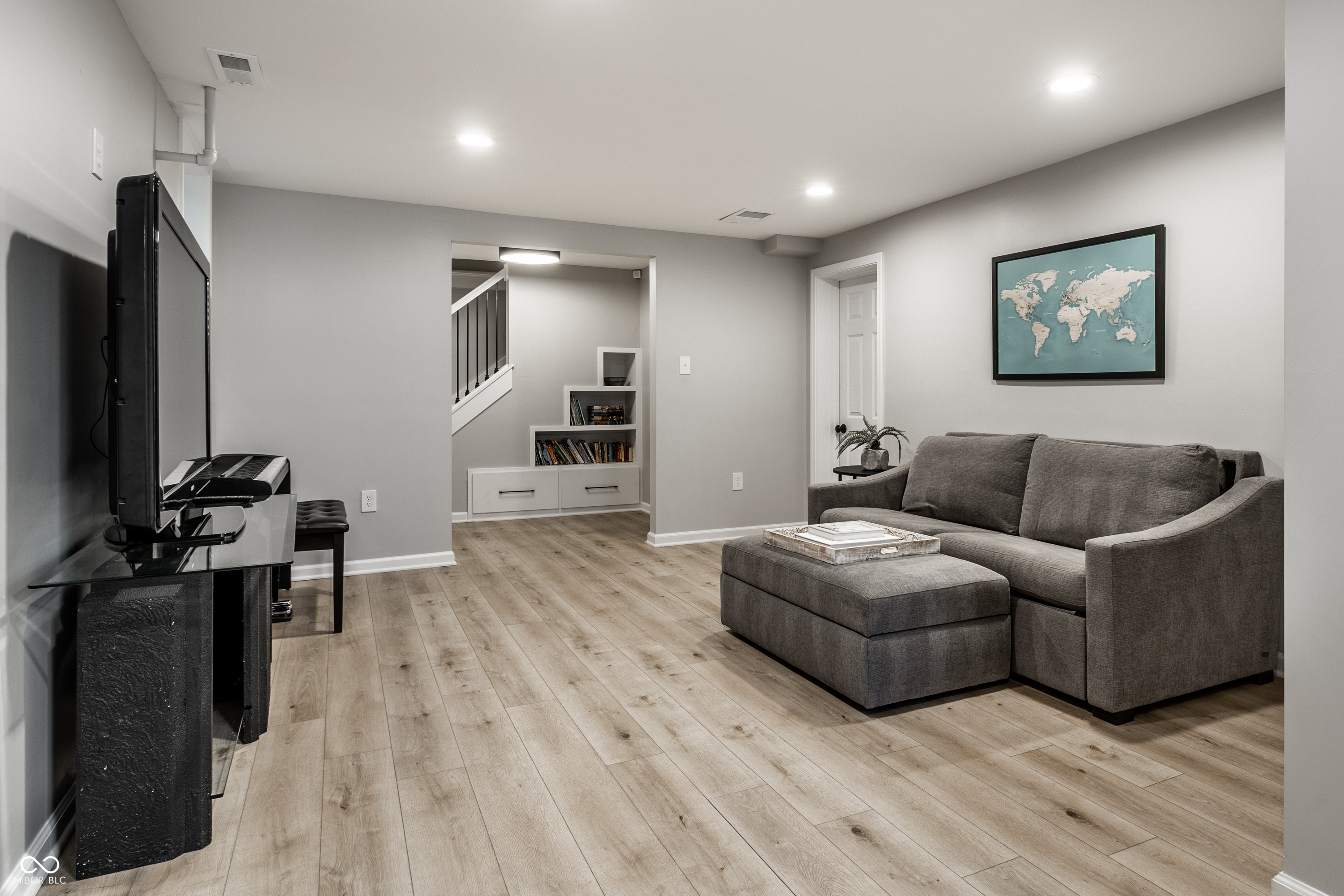 8855 Spring Mill Road Indianapolis, IN 46260 - Photo 31 of 41 Gallery Image 31