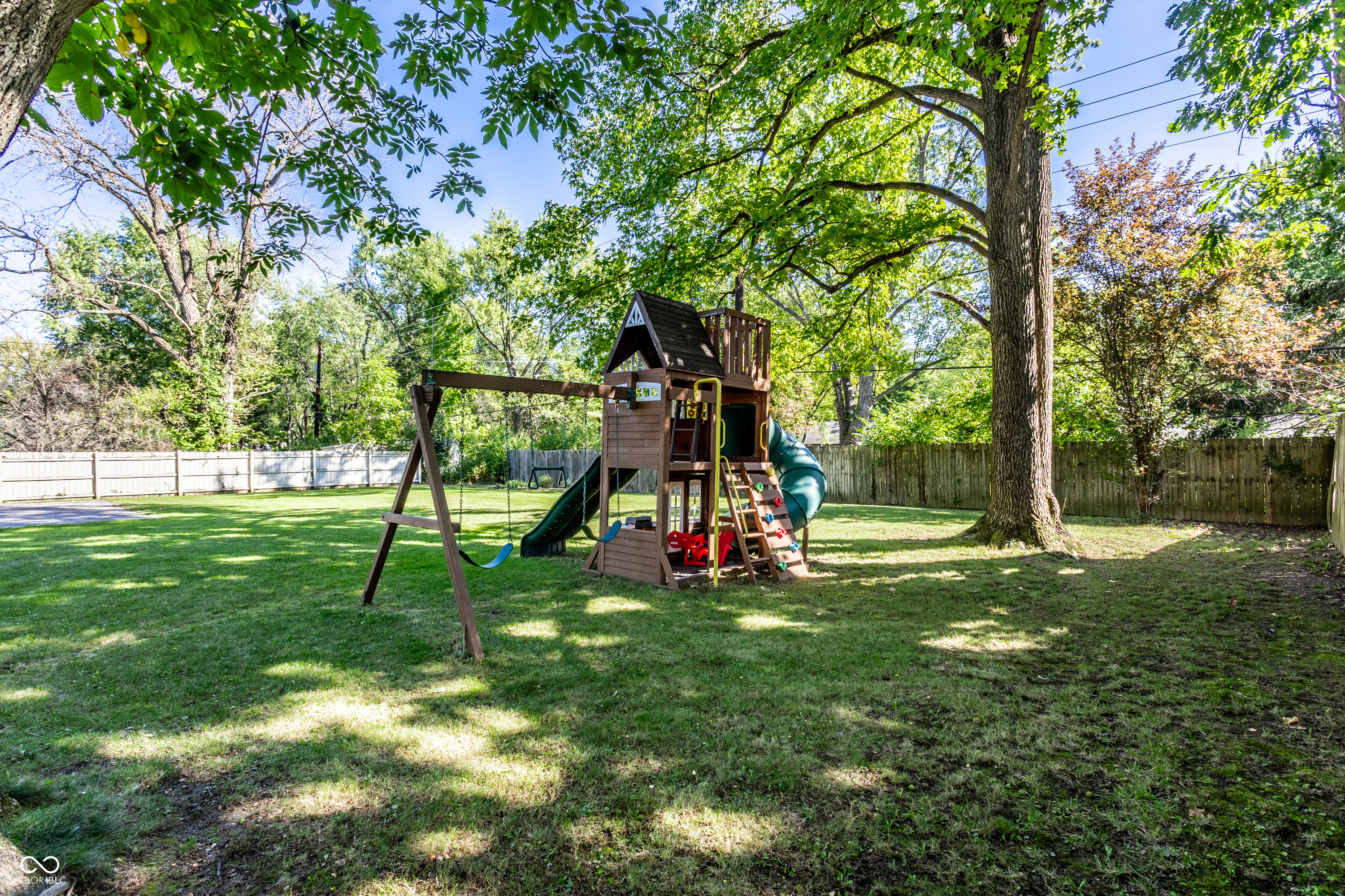 8855 Spring Mill Road Indianapolis, IN 46260 - Photo 38 of 41 Gallery Image 38