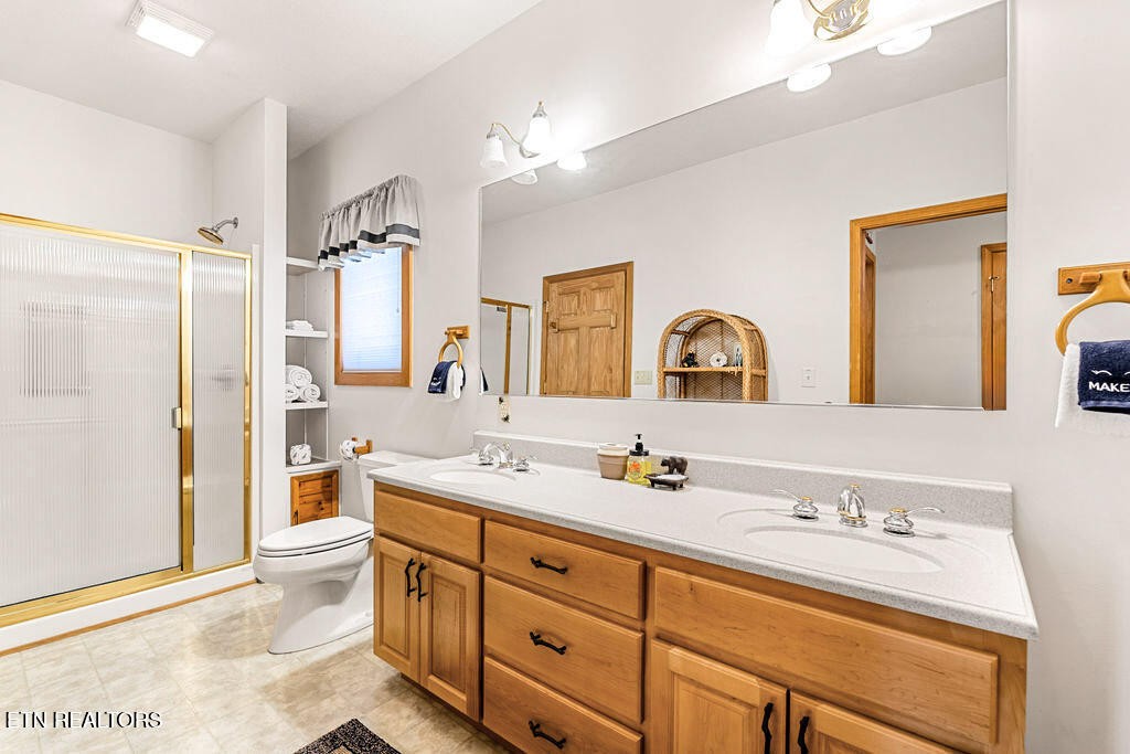 206 Cobblestone Way Townsend, TN 37882 - Photo 24 of 50 a bathroom with a sink double vanity