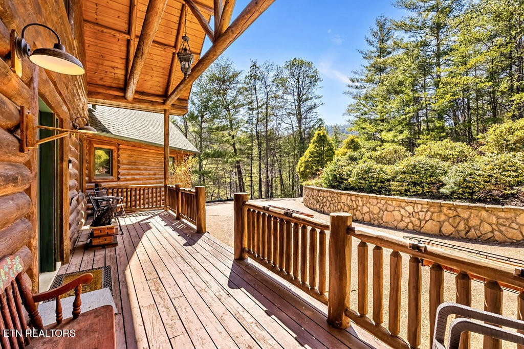 206 Cobblestone Way Townsend, TN 37882 - Photo 38 of 50 a view of a chairs and tables in the balcony
