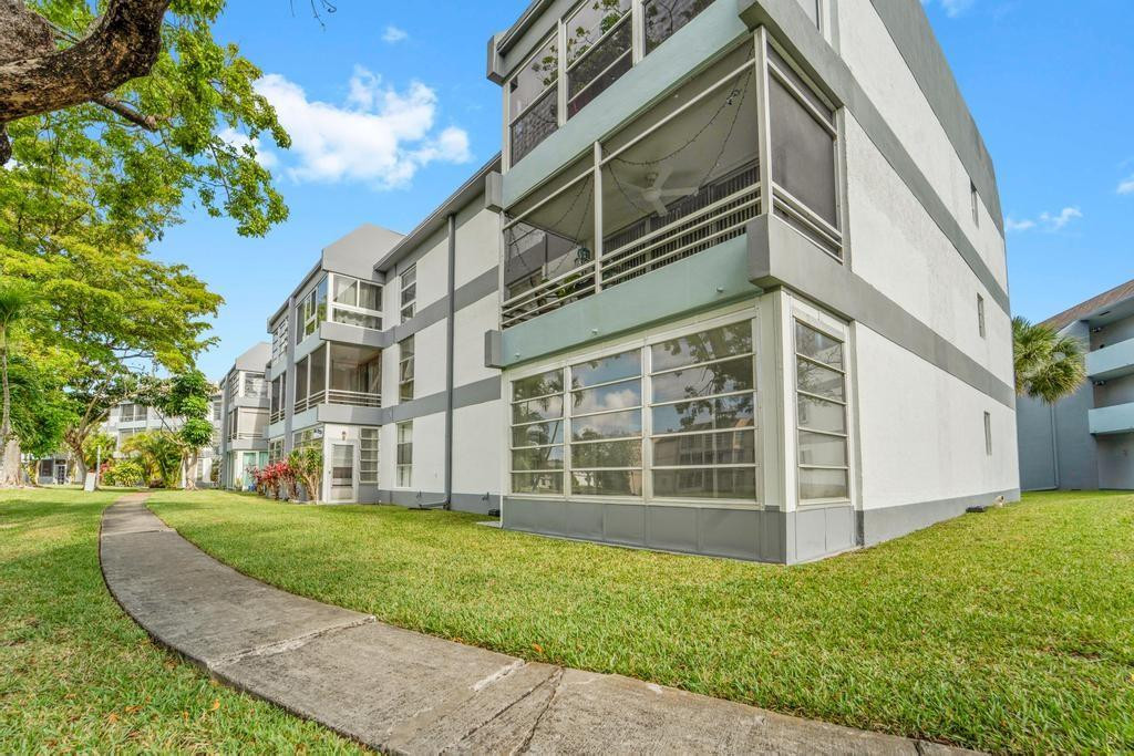 8321 Sands Point Boulevard, Unit 101D Tamarac, FL 33321 - Photo 14 of 18 Photo 14