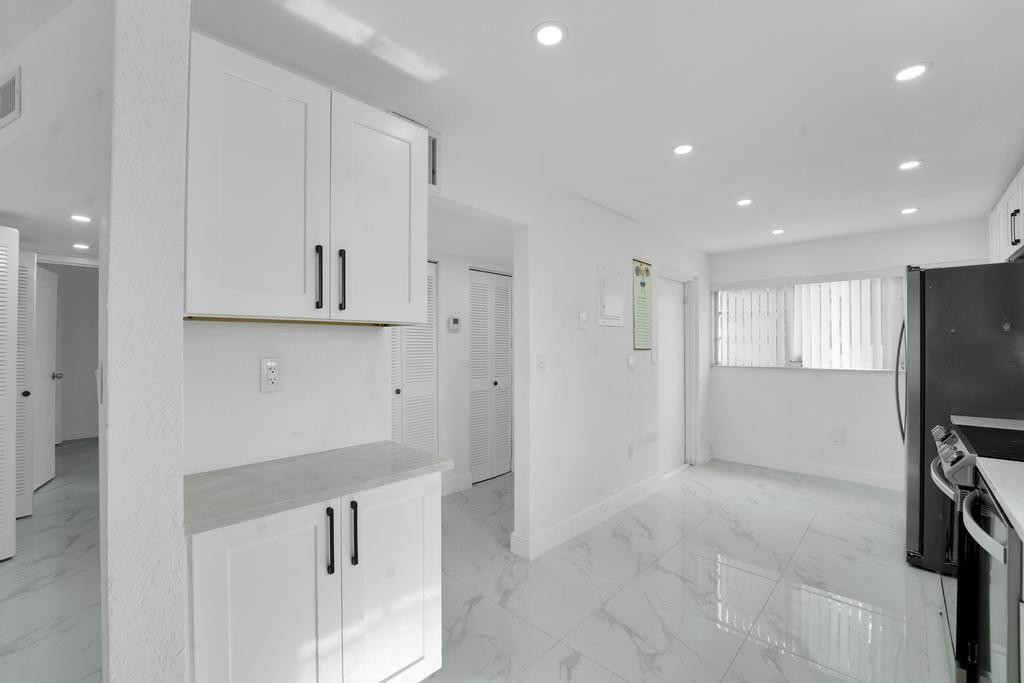 8321 Sands Point Boulevard, Unit 101D Tamarac, FL 33321 - Photo 3 of 18 Photo 3