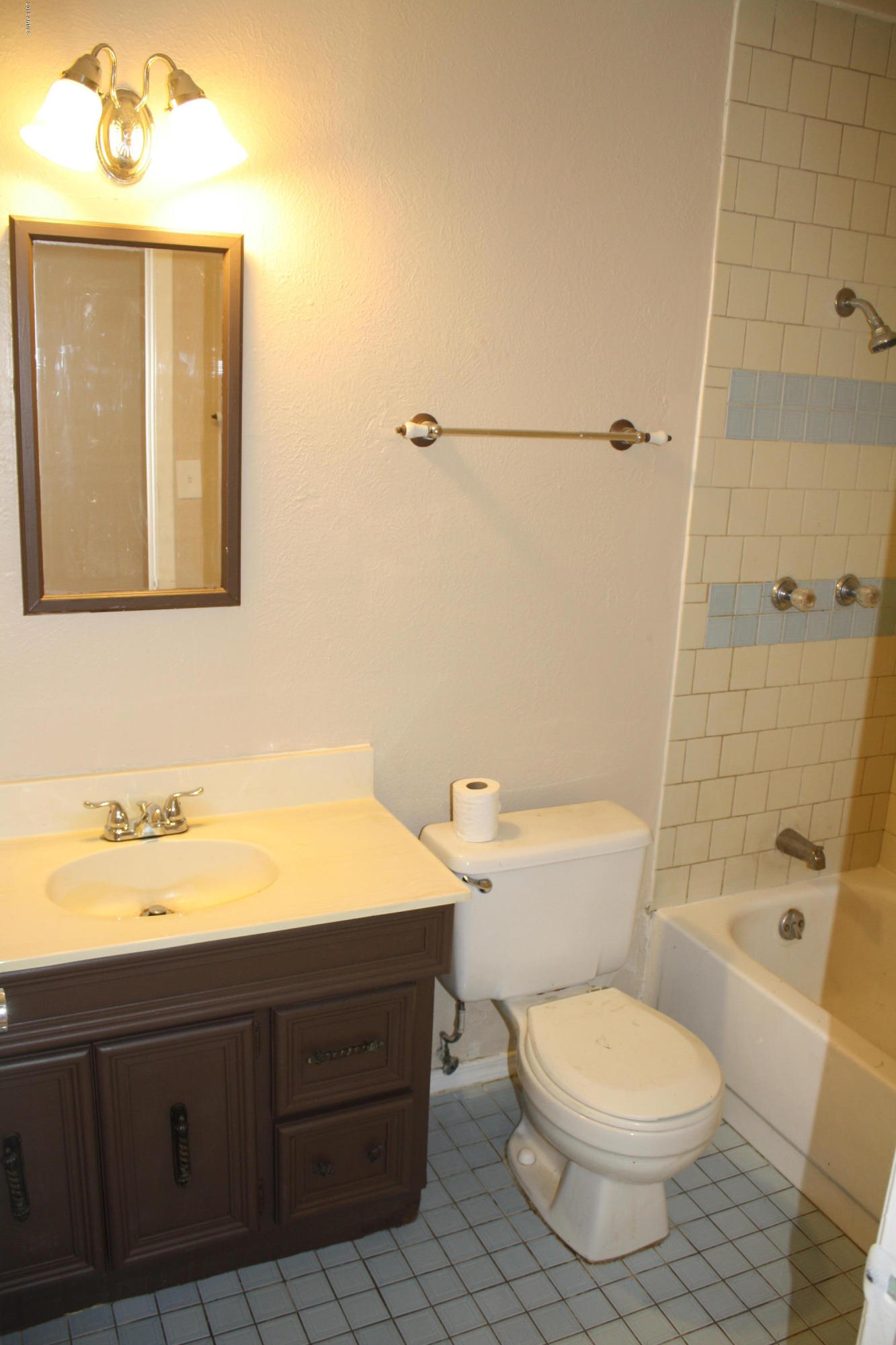 4201 West Osborn Road Phoenix, AZ 85019 - Photo 9 of 22 IMG_0808