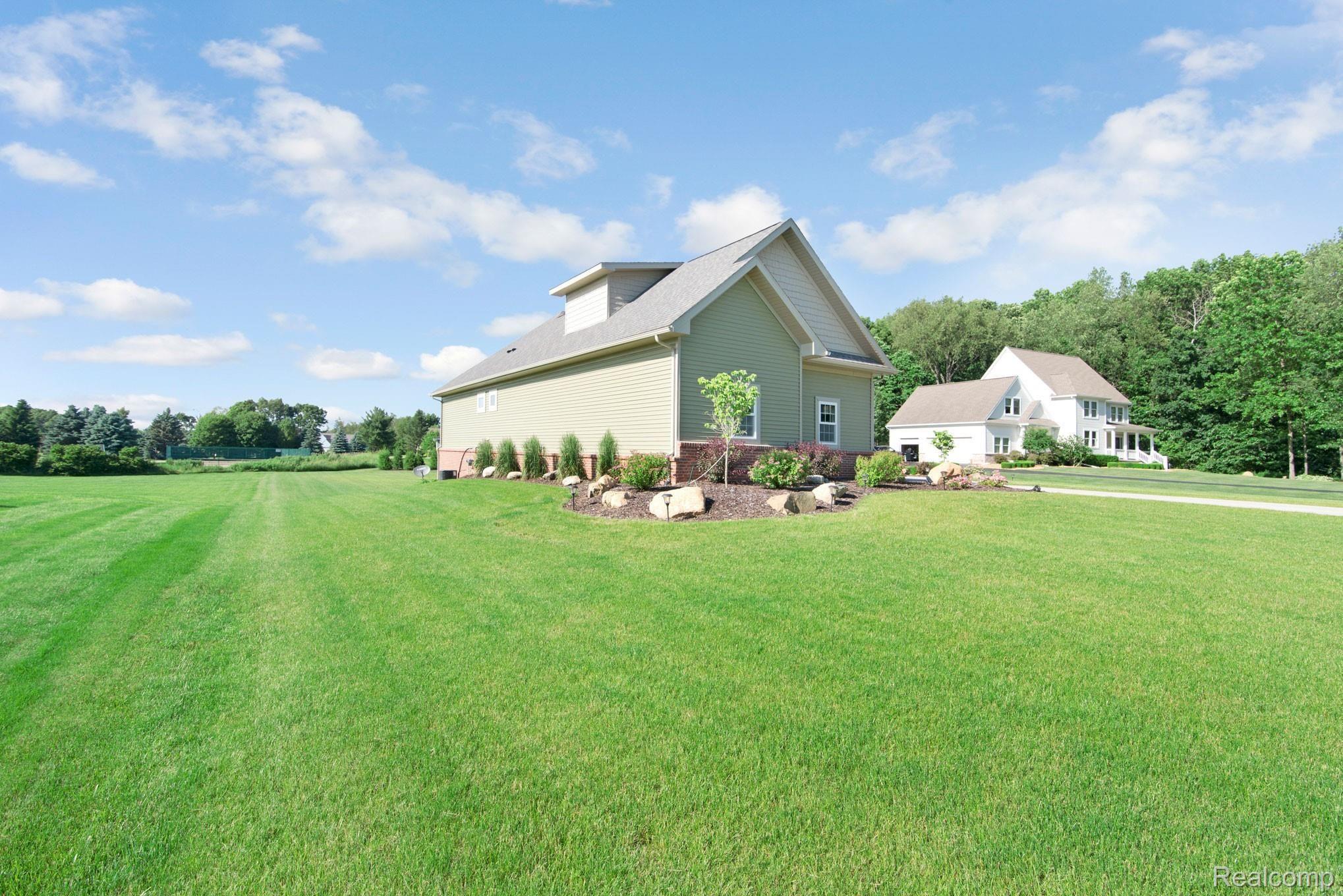 1898 Sundance Ridge Howell, MI 48843 - Photo 20 of 27 Photo-Jun-26,-5-49-14-PM.jpg
