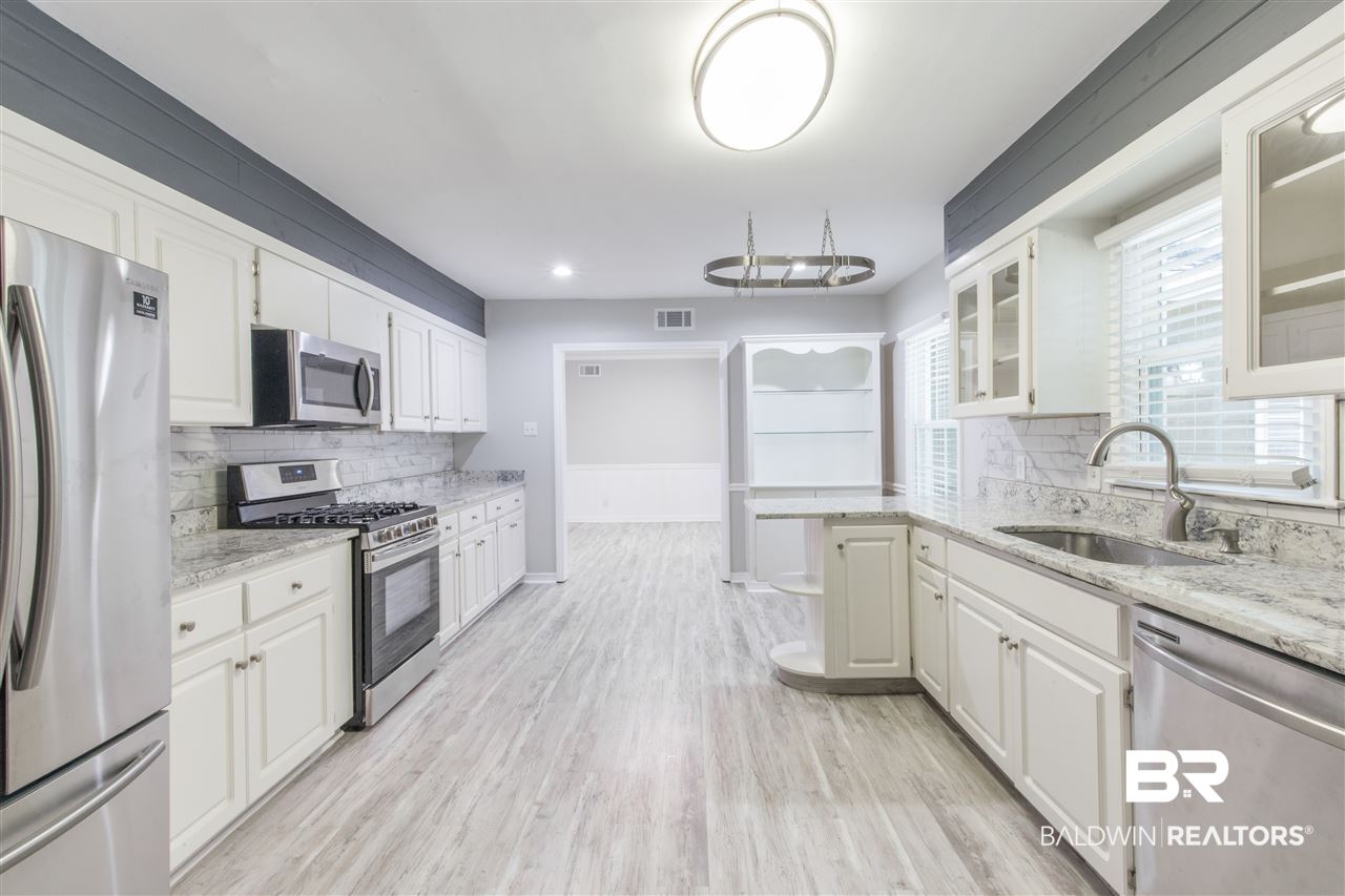 258 Jackson Boulevard Mobile, AL 36609 - Photo 3 of 31 Kitchen