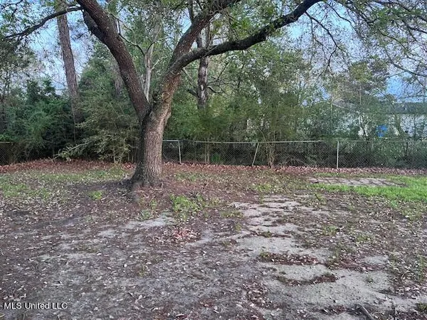 $1,350 | 12271 Dedeaux Road, Gulfport, MS 39503