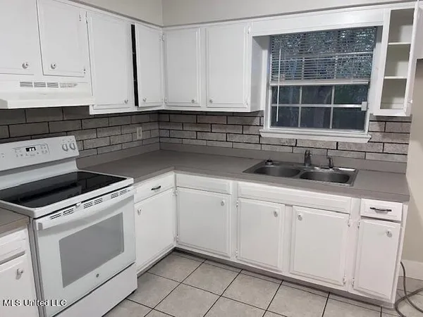 $1,350 | 12271 Dedeaux Road, Gulfport, MS 39503