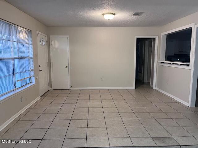 12271 Dedeaux Road Gulfport, MS 39503 - Photo 8 of 29 Livingroom