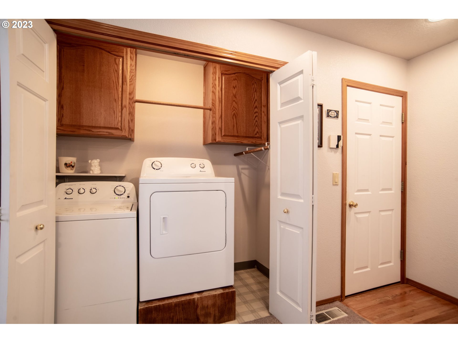 760 Northeast 24th Street Gresham, OR 97030 - Photo 25 of 34 a utility room with dryer and washer