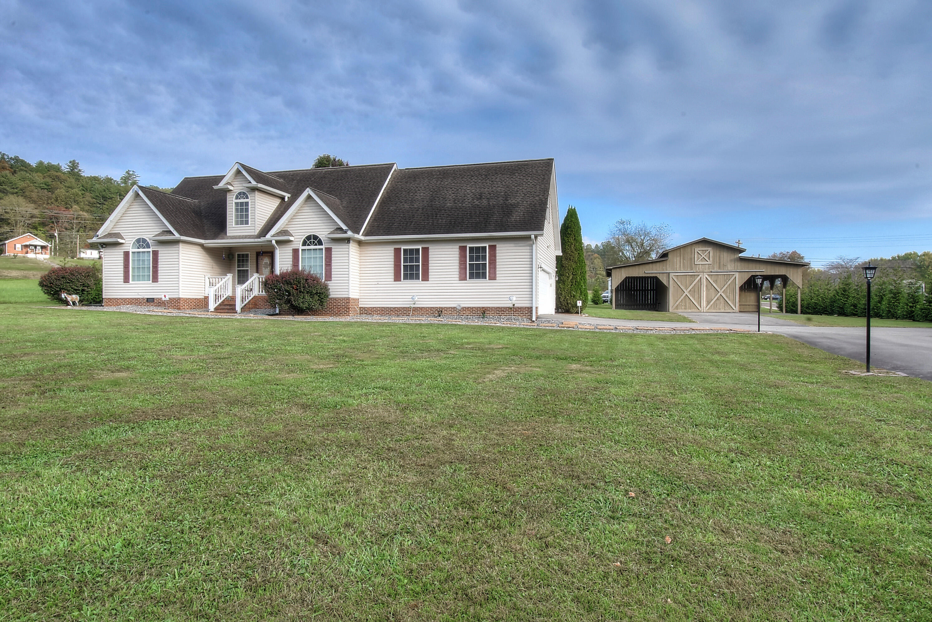 580 Doeville Road Butler, TN 37640 - Photo 5 of 51 580 doeville road butler, tn 37640 (5)