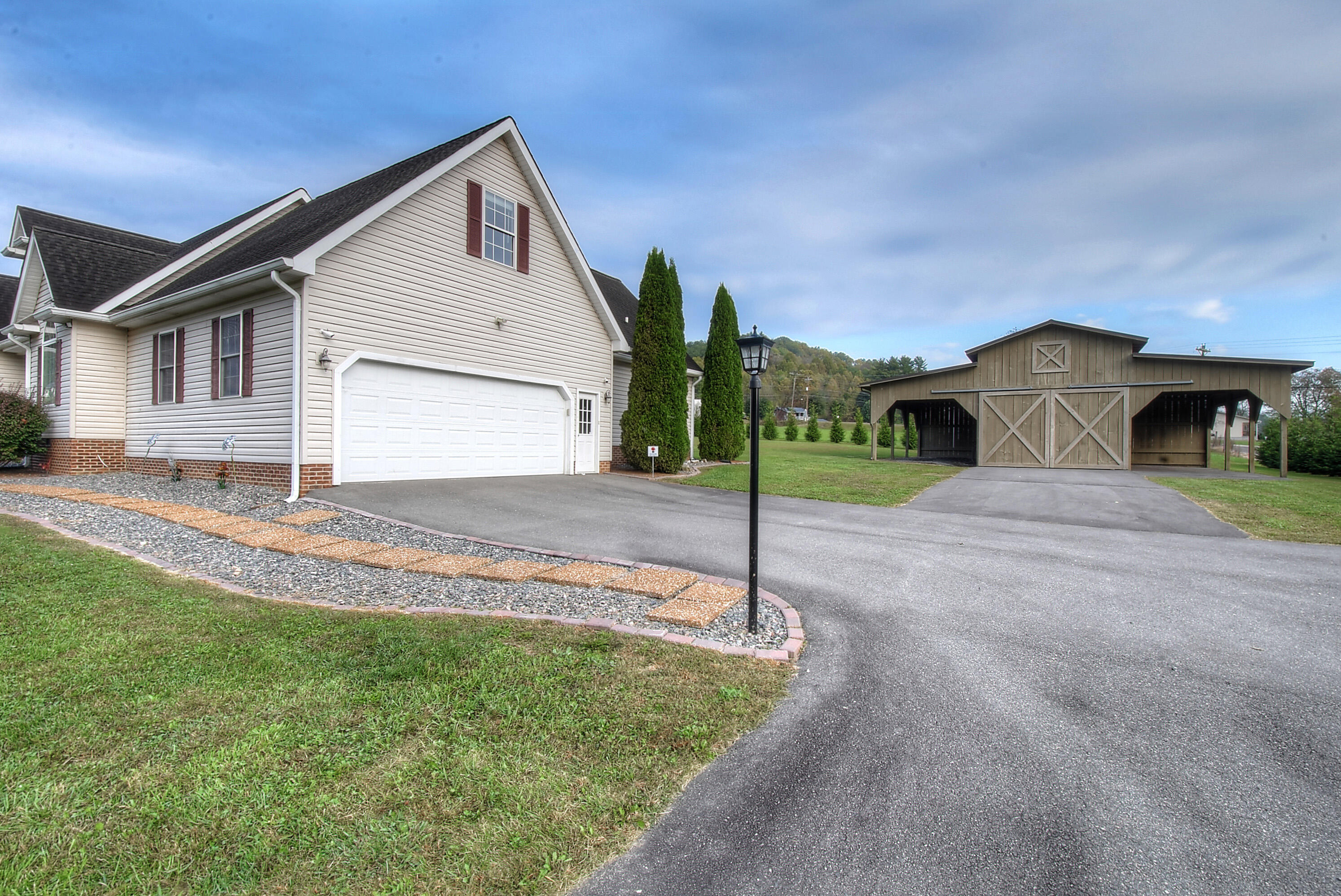 580 Doeville Road Butler, TN 37640 - Photo 7 of 51 580 doeville road butler, tn 37640 (7)