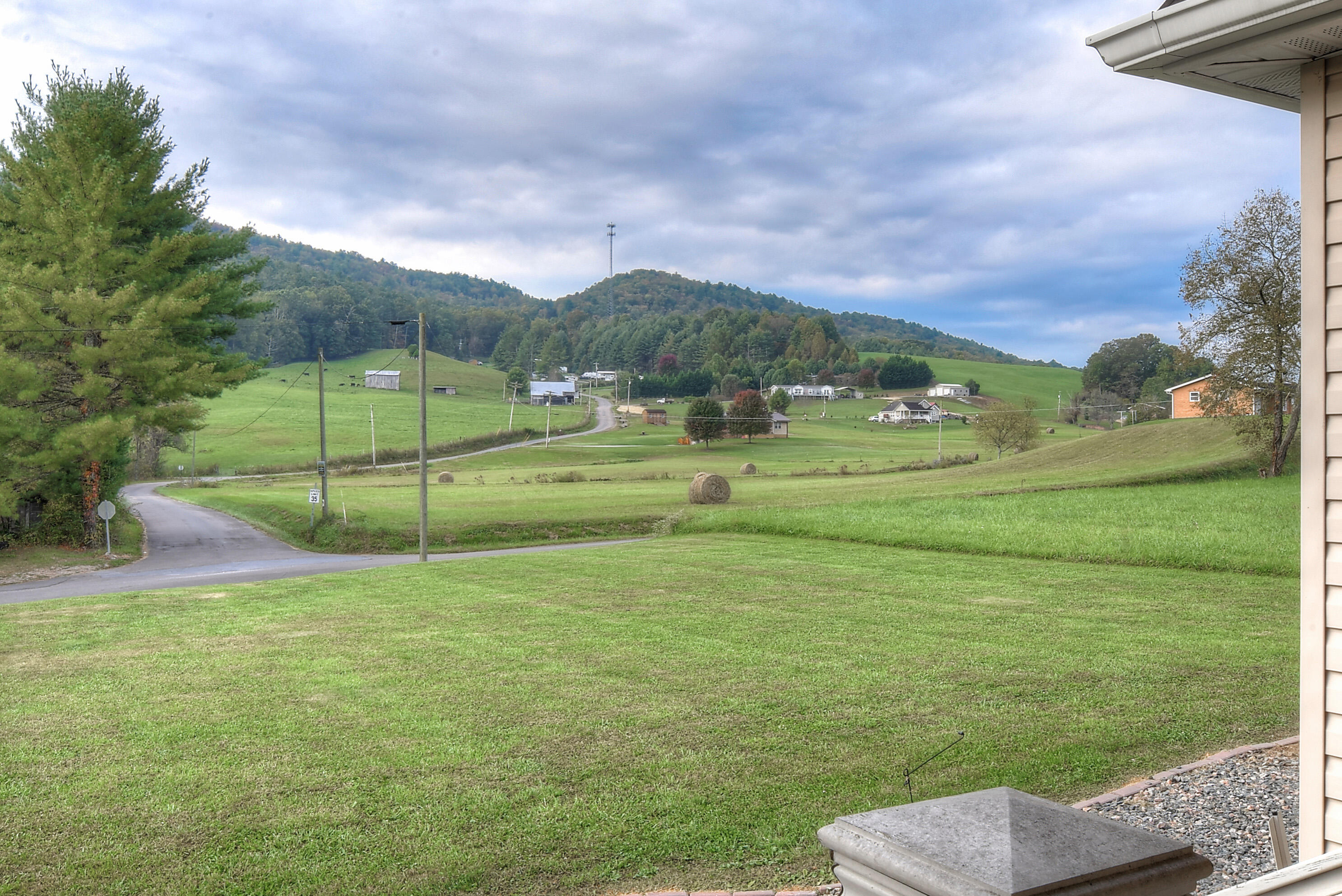 580 Doeville Road Butler, TN 37640 - Photo 10 of 51 580 doeville road butler, tn 37640 (10)