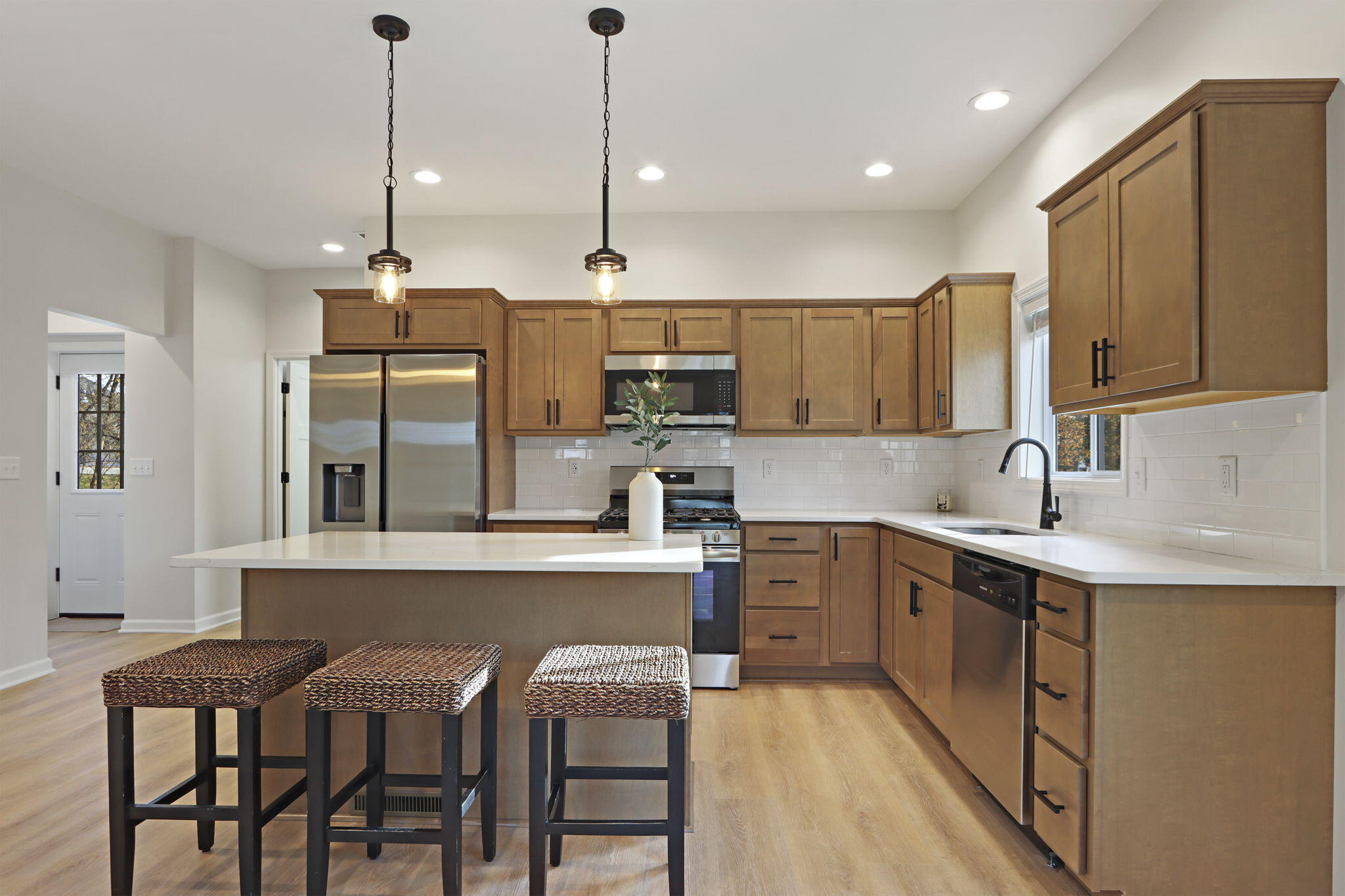 N6620 Forest Road Sugar Creek, WI 53121 - Photo 13 of 38 Quartz counter tops