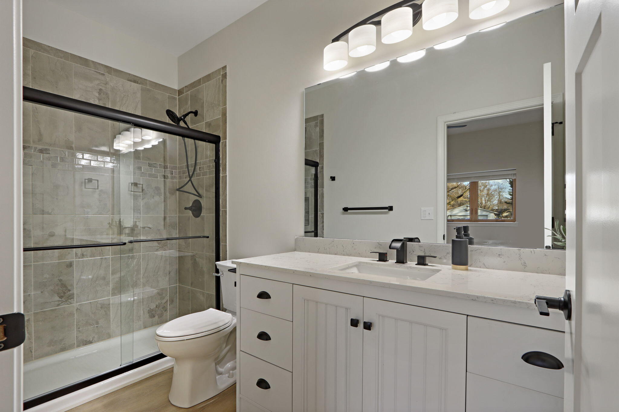 N6620 Forest Road Sugar Creek, WI 53121 - Photo 22 of 38 Primary bath