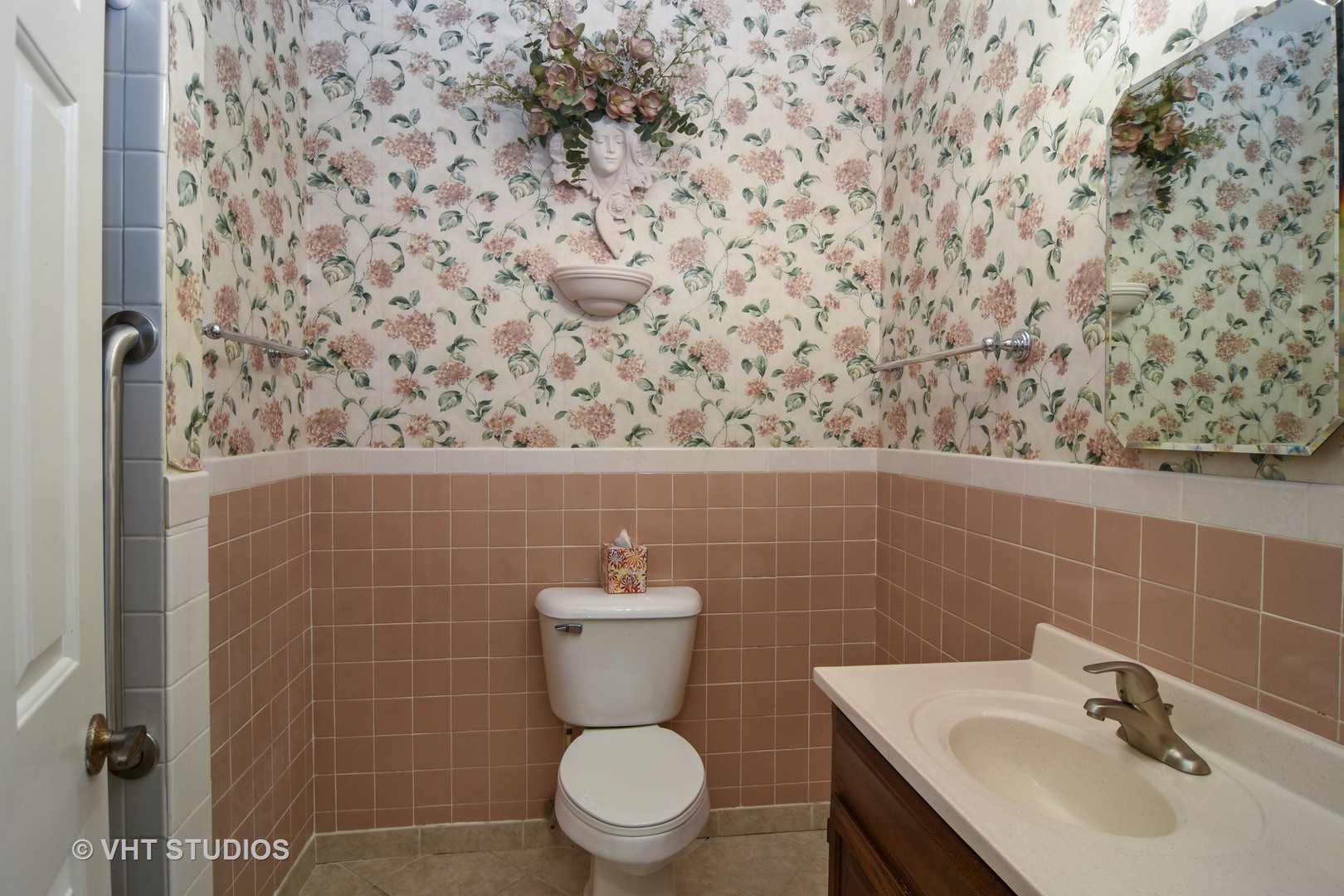 21098 North Valley Road Kildeer, IL 60047 - Photo 11 of 16 a bathroom with a toilet and a sink