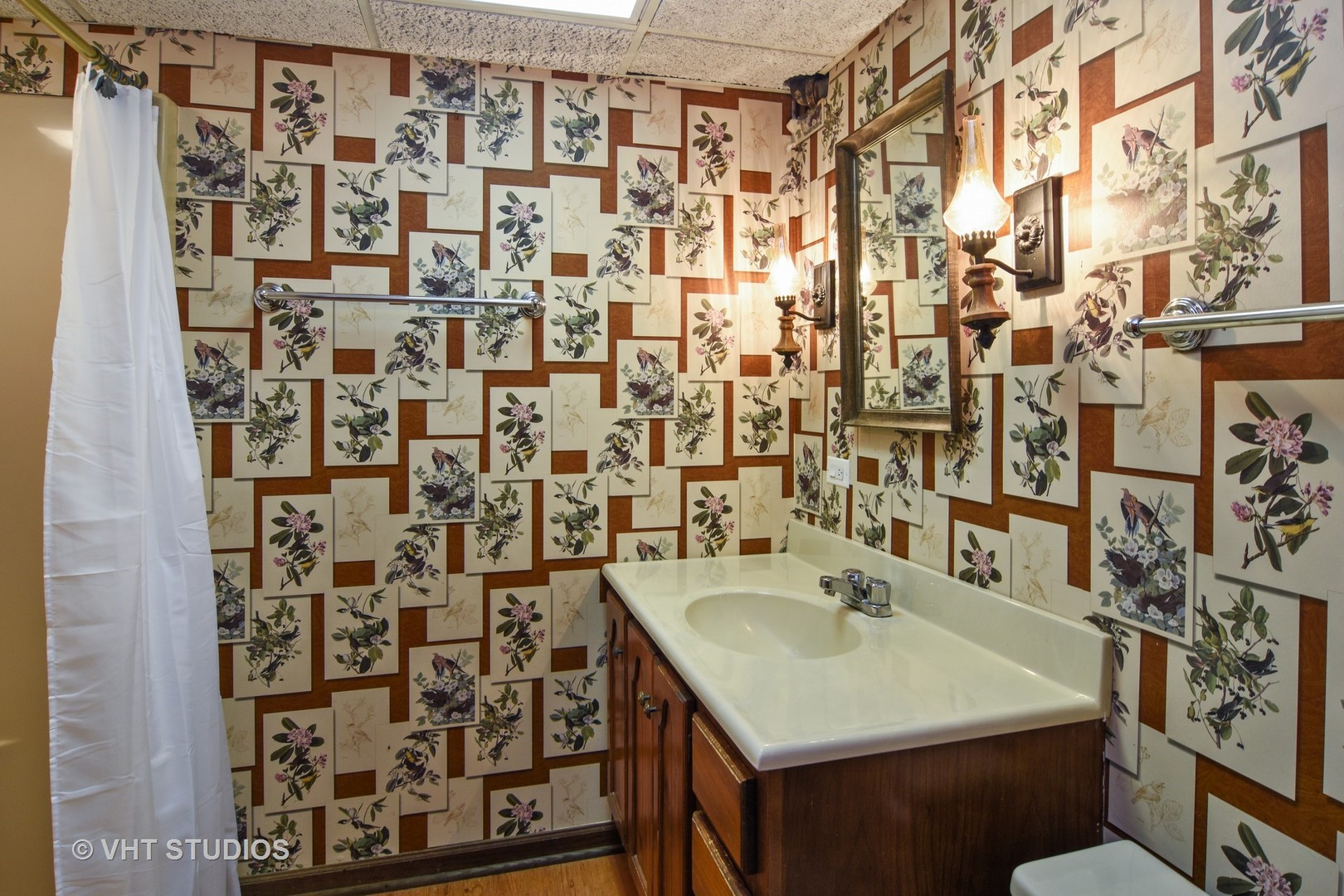 21098 North Valley Road Kildeer, IL 60047 - Photo 12 of 16 a bathroom with a sink toilet and shower