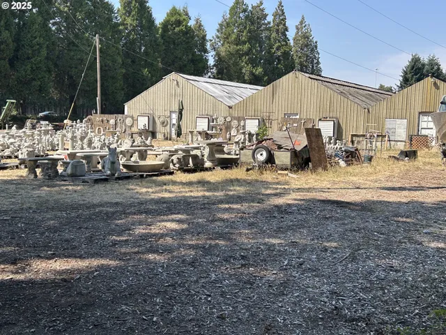 a view of a back yard of the house