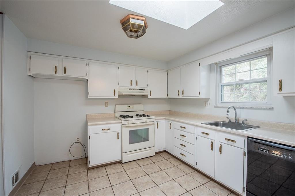 1079 O'Block Road Pittsburgh, PA 15239 - Photo 5 of 21 Gallery Image 5