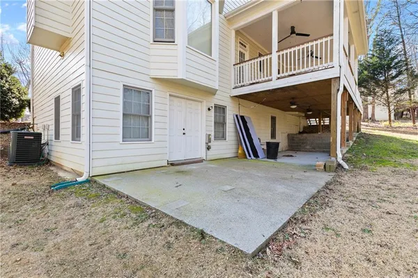 a view of a house with a backyard
