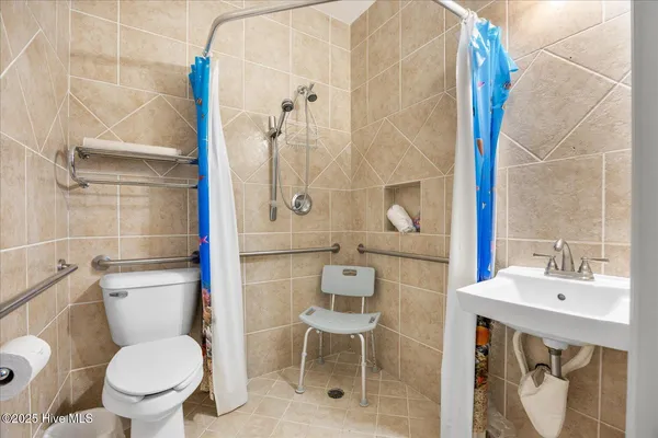 $2,599,000 | 6715 Ocean Drive, Emerald Isle, NC 28594