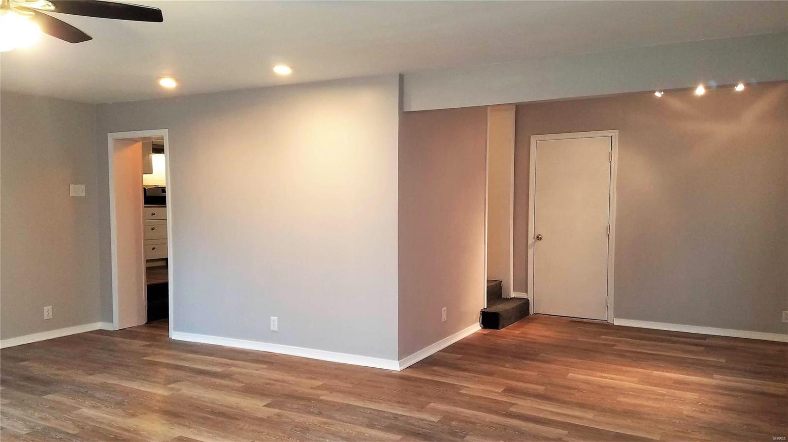 7032 Rohn Drive St. Louis, MO 63121 - Photo 3 of 34 Gallery Image 3