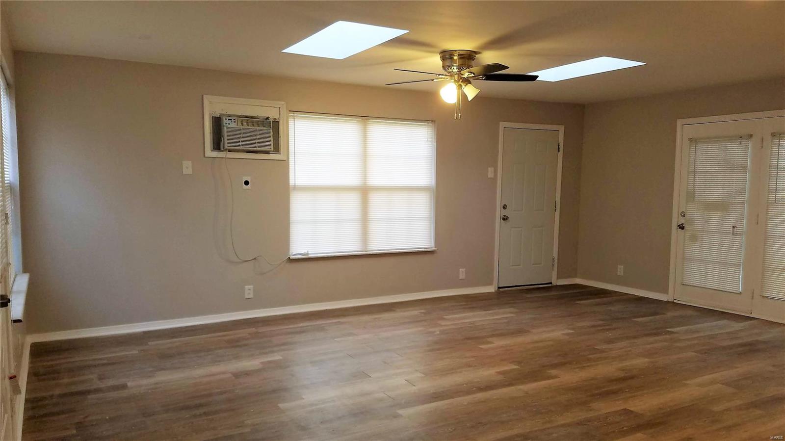 7032 Rohn Drive St. Louis, MO 63121 - Photo 4 of 34 Gallery Image 4
