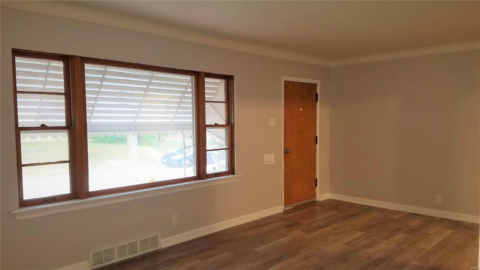 7032 Rohn Drive St. Louis, MO 63121 - Photo 8 of 34 Gallery Image 8